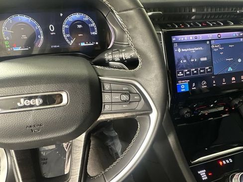 Certified 2023 Jeep Grand Cherokee Limited w/ Black Appearance Package AWD/4WD image 17