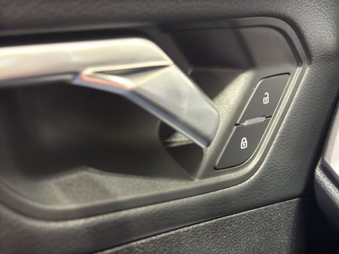 Used 2025 Audi Q3 2.0T Premium image 33