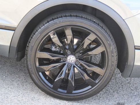 Used 2021 Volkswagen Tiguan SE R-Line FWD image 7