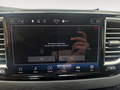 Used 2023 Chrysler Pacifica Touring-L FWD image 23