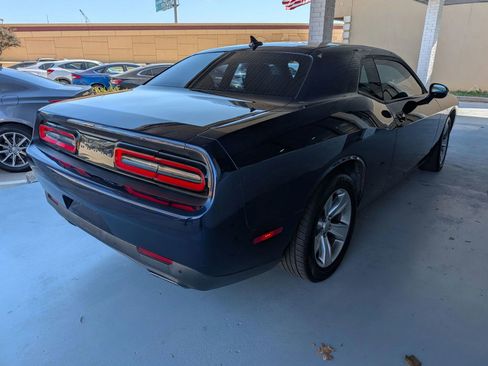 Used 2015 Dodge Challenger SXT w/ Driver Convenience Group image 5