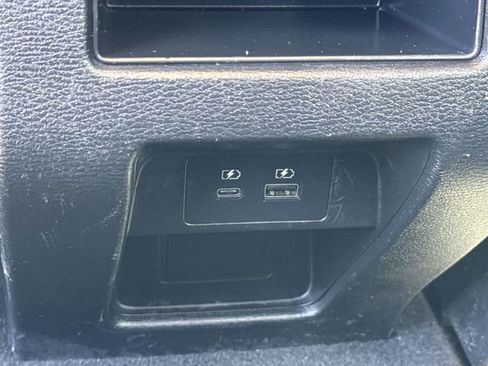 Used 2024 Mitsubishi Outlander SE image 11