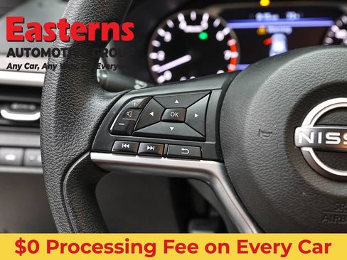 Used 2024 Nissan Altima 2.5 SV FWD image 15