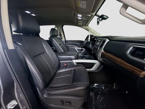 Used 2019 Nissan Titan SL w/ Chrome Package AWD/4WD image 29