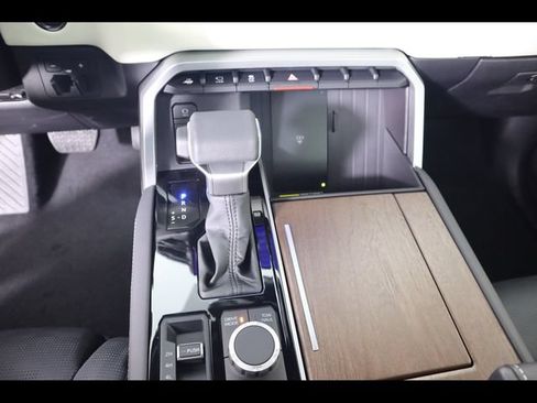 Used 2025 Toyota Sequoia Capstone AWD/4WD image 41