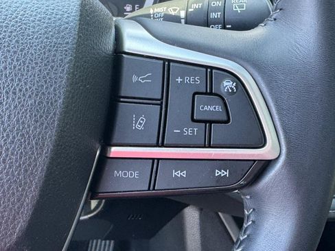 Used 2023 Toyota Highlander XLE AWD/4WD image 23
