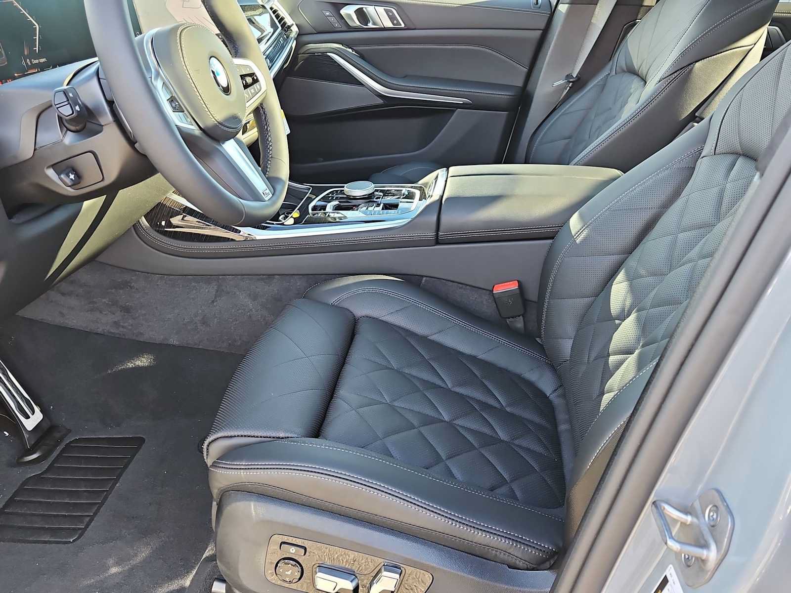 Used 2026 BMW X7 xDrive40i w/ M Sport Package AWD/4WD image 16