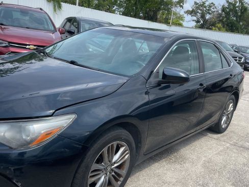 Used 2017 Toyota Camry SE FWD image 4