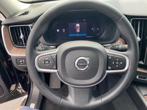 Used 2022 Volvo XC60 B5 Momentum AWD/4WD image 10