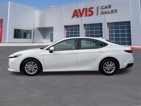 Used 2025 Toyota Camry LE image 10