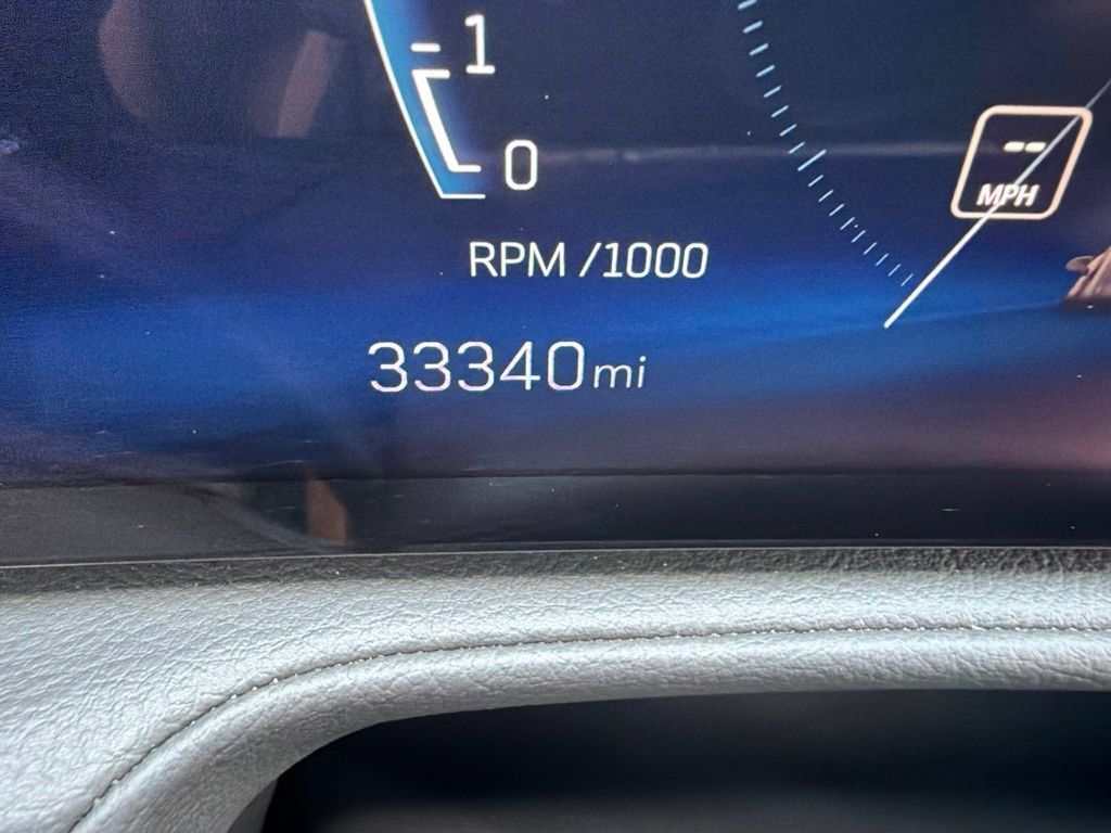 Used 2025 Cadillac XT4 Premium Luxury FWD image 3