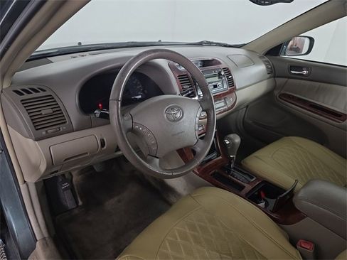 Used 2005 Toyota Camry XLE image 4