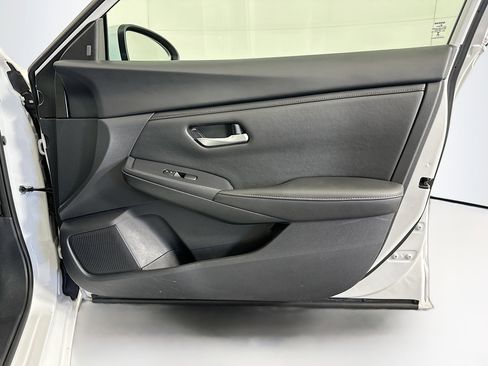 Used 2024 Nissan Sentra SV FWD image 29