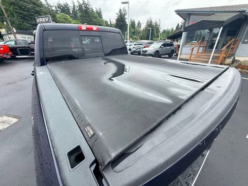 Used 2017 RAM 1500 Classic SLT AWD/4WD image 12