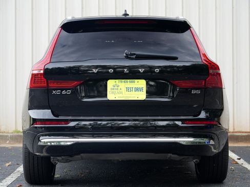 Used 2023 Volvo XC60 B5 Ultimate w/ Climate Package FWD image 11