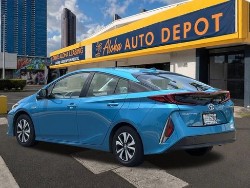 Used 2017 Toyota Prius Prime Advanced FWD image 3