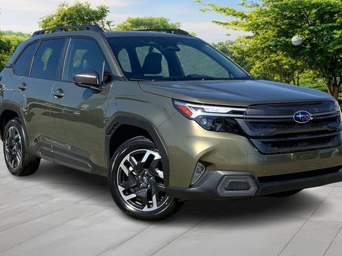 Certified 2025 Subaru Forester Limited image 3