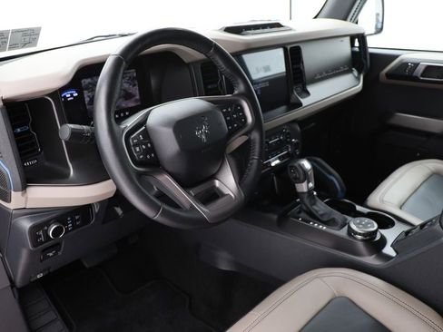 Used 2023 Ford Bronco Wildtrak image 12