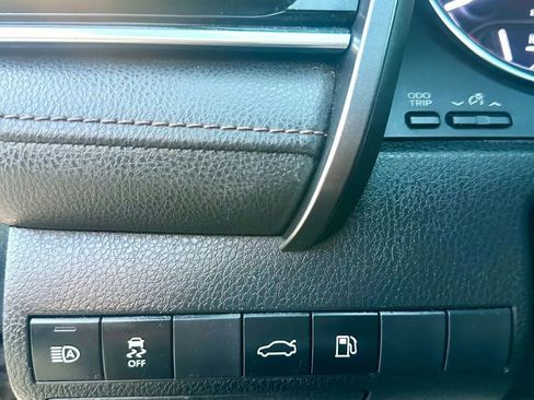 Used 2018 Toyota Camry LE FWD image 25
