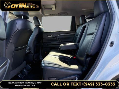Used 2017 Toyota Highlander Limited Platinum FWD image 16