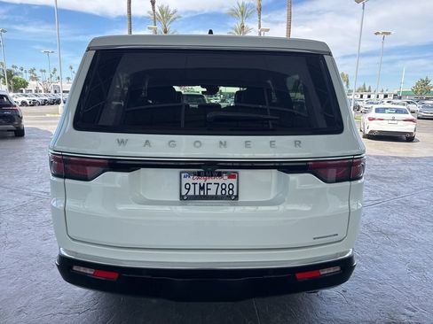 Used 2024 Jeep Wagoneer L Series III w/ Premium Group I image 4