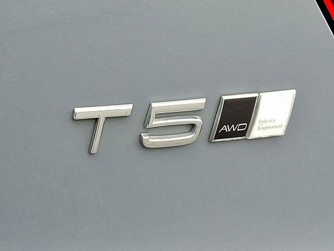 Used 2021 Volvo XC40 T5 R-Design w/ Climate Package AWD/4WD image 5