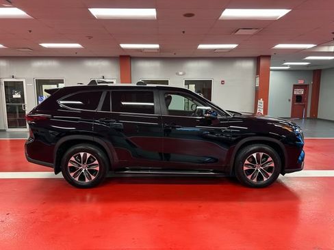 Certified 2026 Toyota Highlander XLE AWD/4WD image 3