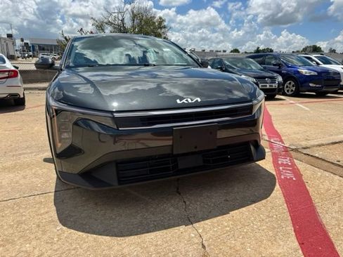Used 2025 Kia K4 FWD image 3
