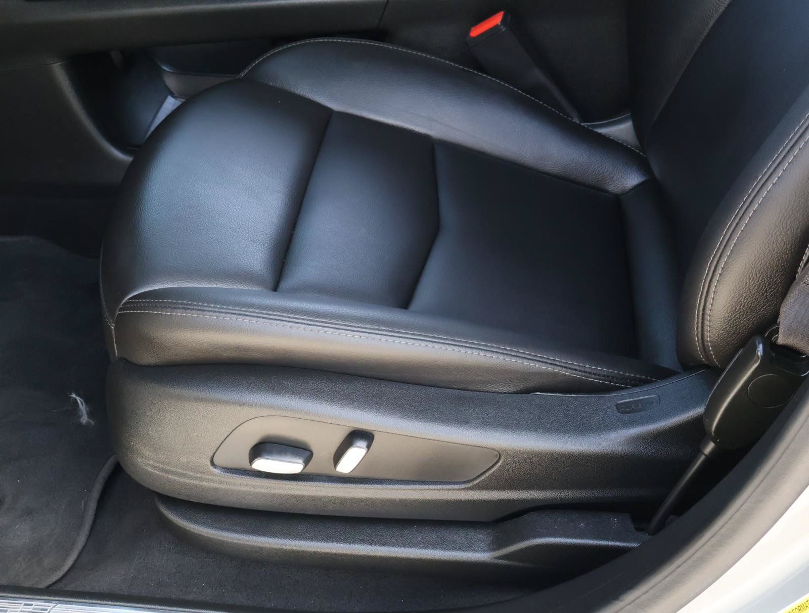 Used 2024 Cadillac XT5 Luxury w/ LPO, Floor Liner Package FWD image 18
