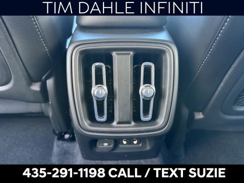 Used 2022 Volvo XC40 T5 Momentum image 13