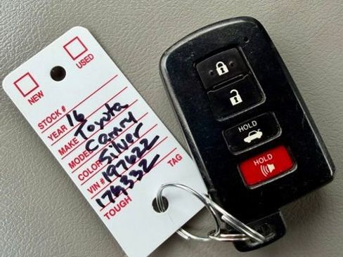 Used 2016 Toyota Camry LE image 41