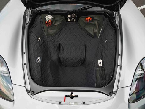 Used 2004 Porsche Carrera GT RWD image 34