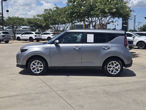 Used 2025 Kia Soul LX w/ LX Technology Package FWD image 12