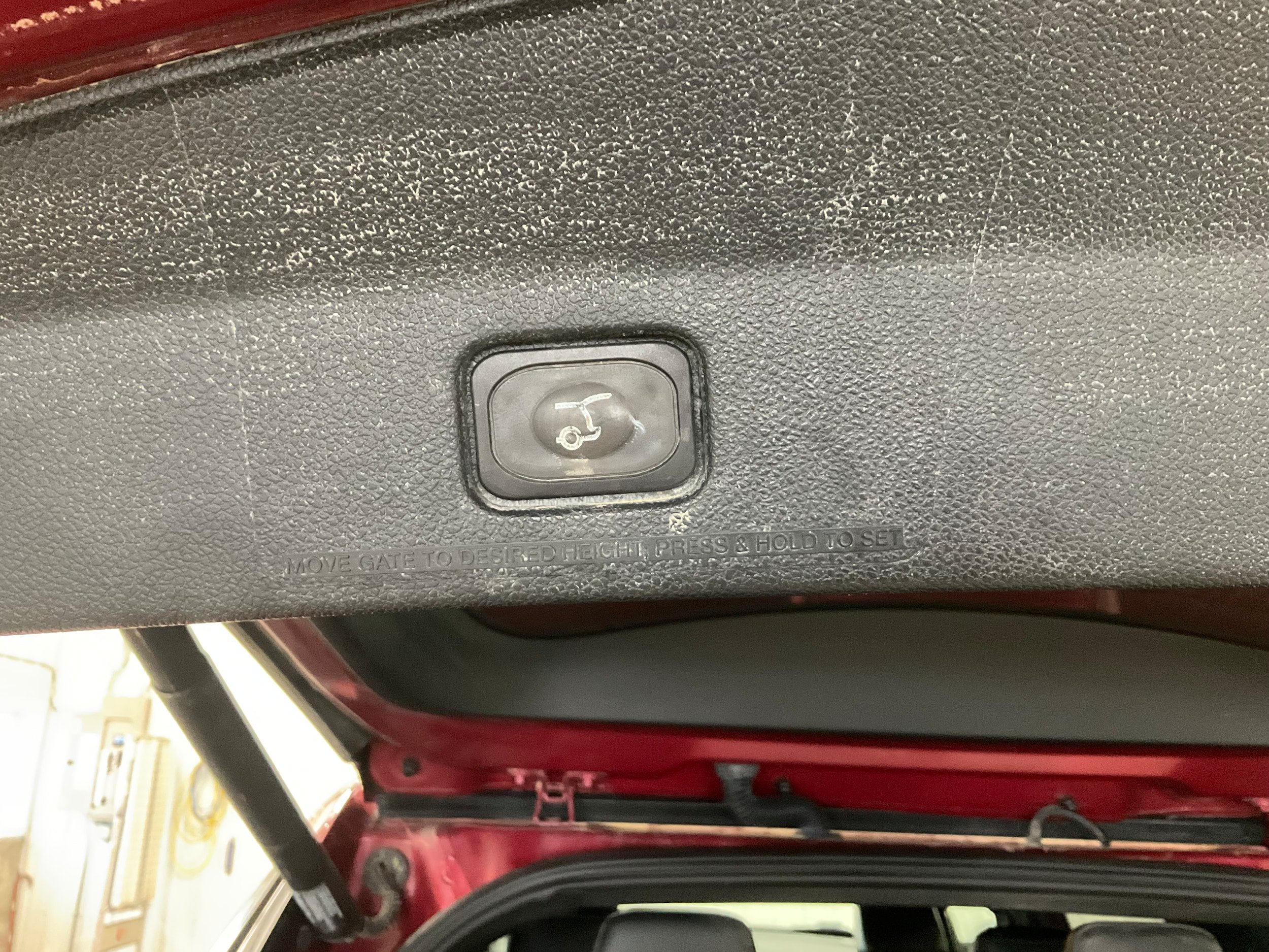 Used 2018 Ford Explorer XLT w/ Equipment Group 202A AWD/4WD image 23