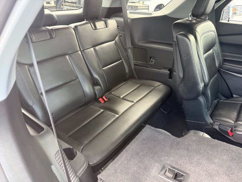 Used 2020 Ford Explorer XLT w/ Equipment Group 202A RWD image 17