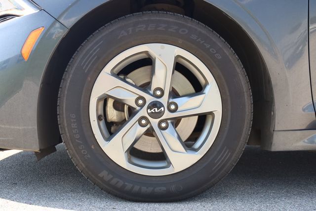 Used 2022 Kia K5 LXS FWD image 8