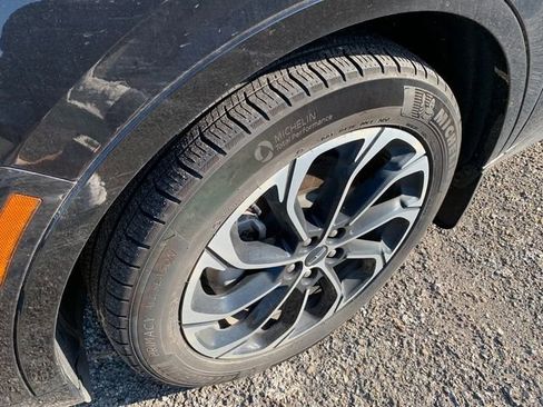 Used 2025 Lincoln Nautilus Reserve AWD/4WD image 2