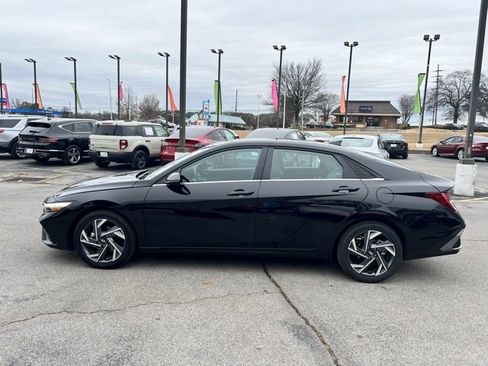 Used 2025 Hyundai Elantra Limited image 7