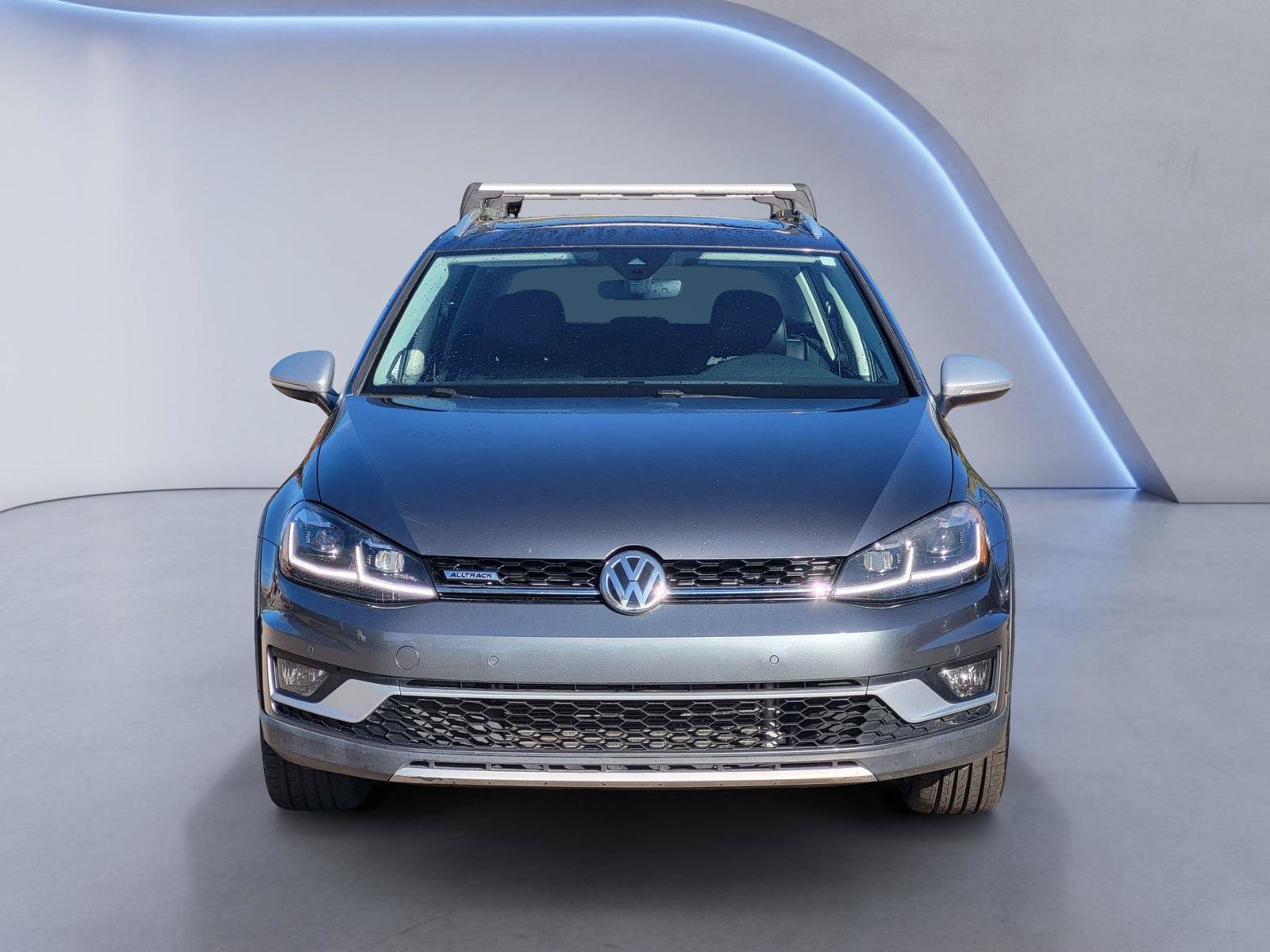 Used 2018 Volkswagen Golf Alltrack SEL AWD/4WD image 2