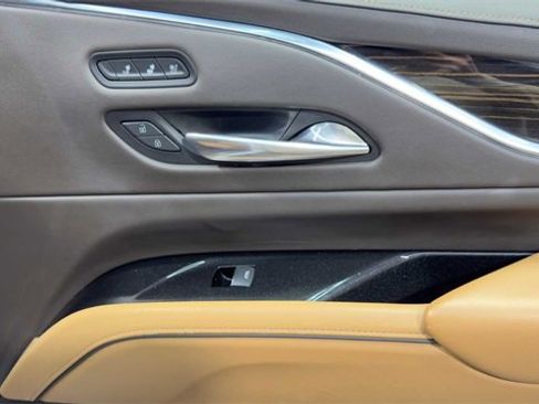 Used 2022 Cadillac Escalade ESV Premium Luxury image 14