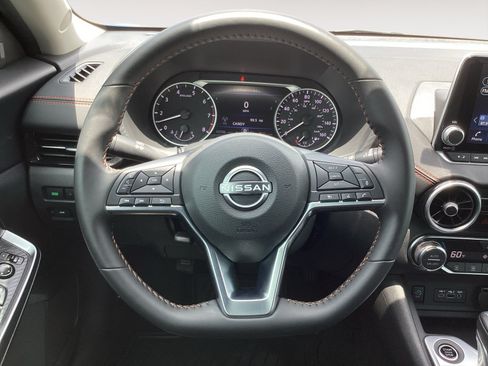 Used 2025 Nissan Sentra SR FWD image 17