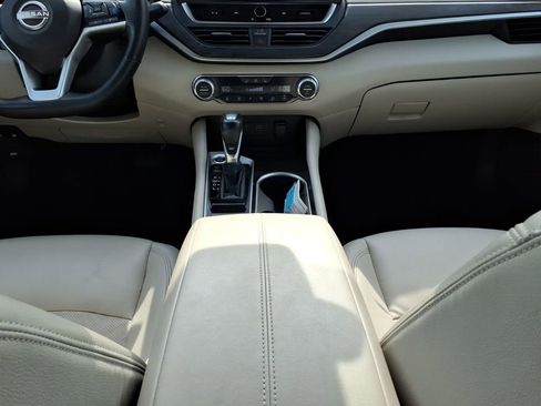 Used 2024 Nissan Altima 2.5 SL FWD image 11