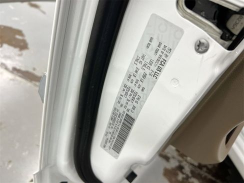 Used 2016 Chrysler Town & Country Touring image 27