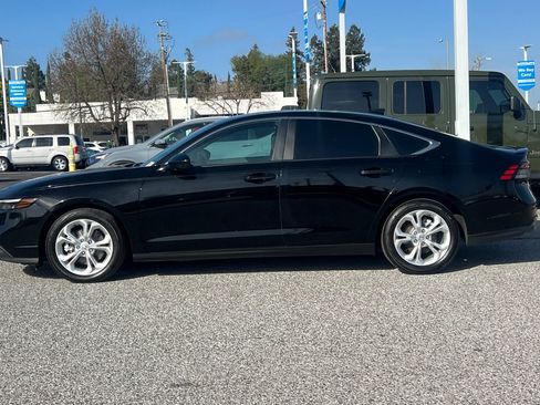 Used 2024 Honda Accord Sport image 2