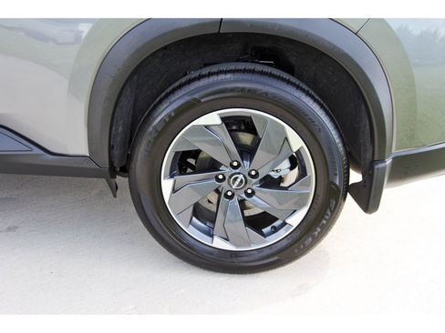 Certified 2025 Nissan Rogue SV FWD image 30