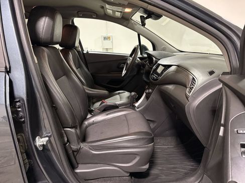 Used 2021 Chevrolet Trax LT FWD image 21