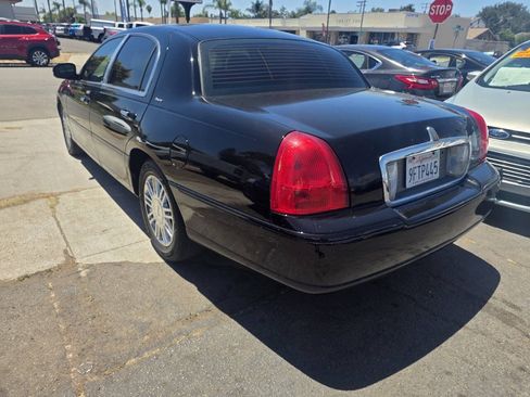Used 2006 Lincoln Town Car Designer Series RWD image 5