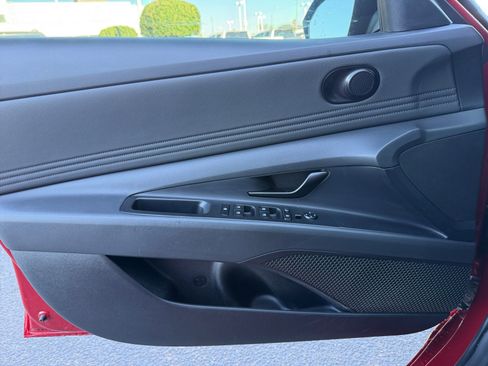 Used 2025 Hyundai Elantra Sport FWD image 13
