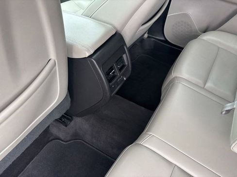 Used 2019 Cadillac XT4 Luxury w/ Cold Weather Package FWD image 32