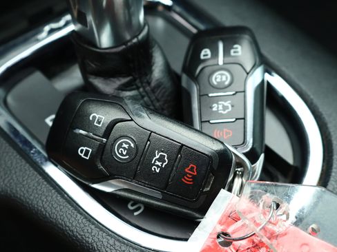 Used 2017 Ford Mustang Coupe image 19